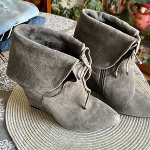 White House black market hey sued boots size 8